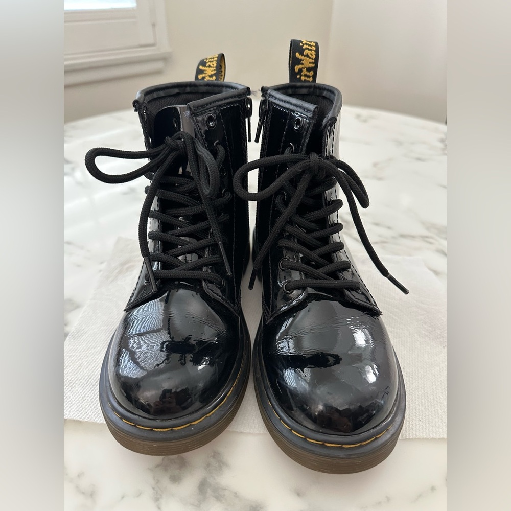 Dr. Martens kids black patent boots US1